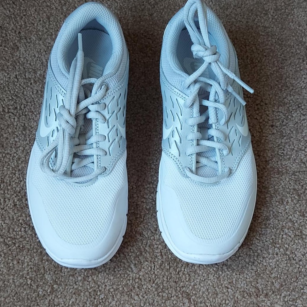 NIKE ORIVE NM White Metallic Platinum Sneakers size 5-5.5